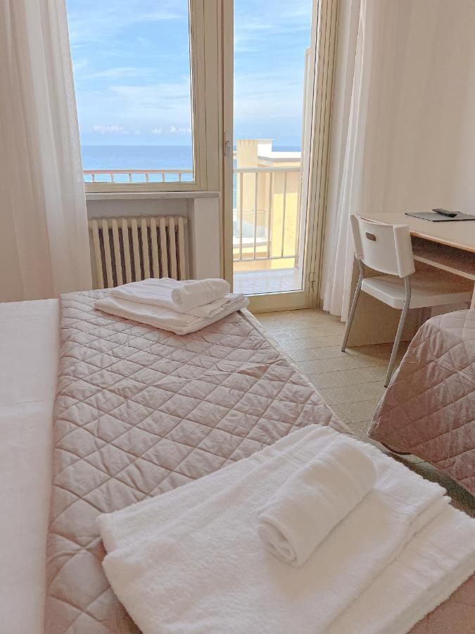 Hotel Ambassador Laigueglia Kültér fotó