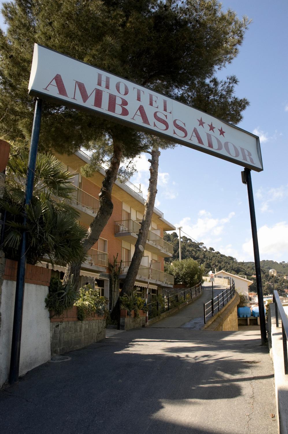 Hotel Ambassador Laigueglia Kültér fotó