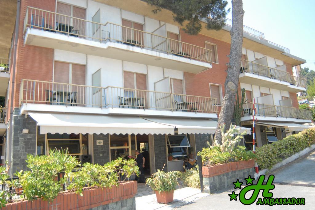 Hotel Ambassador Laigueglia Szoba fotó