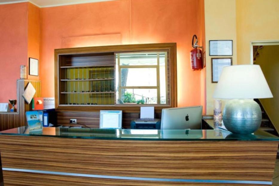Hotel Ambassador Laigueglia Kültér fotó