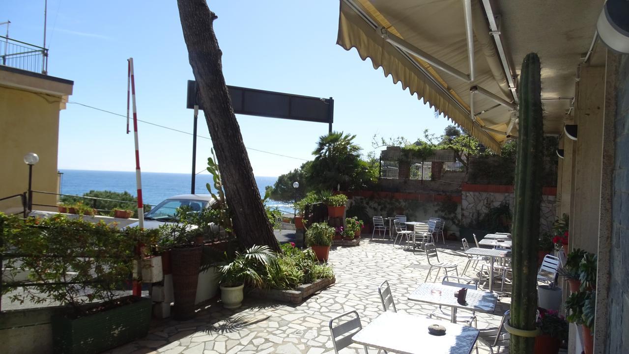 Hotel Ambassador Laigueglia Kültér fotó